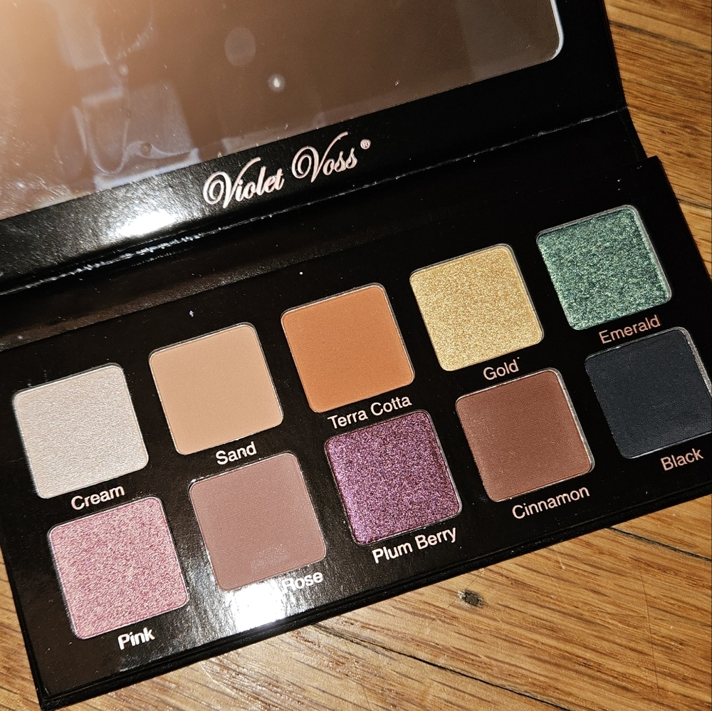 Never Used Violet Voss Essentials Eyeshadow Palette